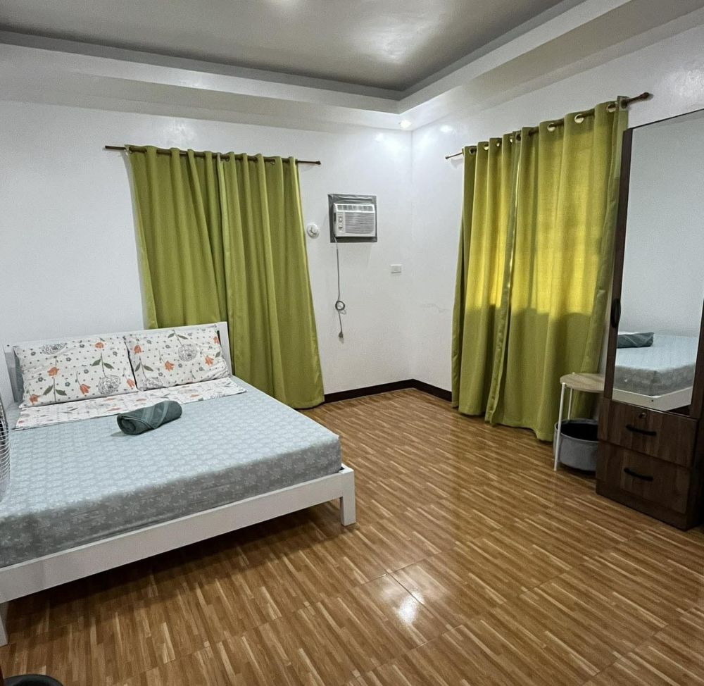 Basic Room, Great Location - Philippines
